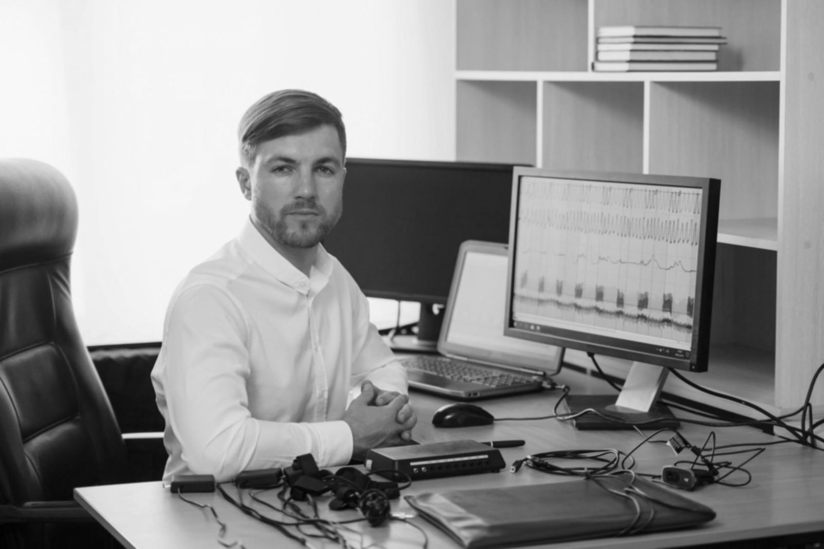 Postazione di lavoro con monitor e tablet per game design 3D