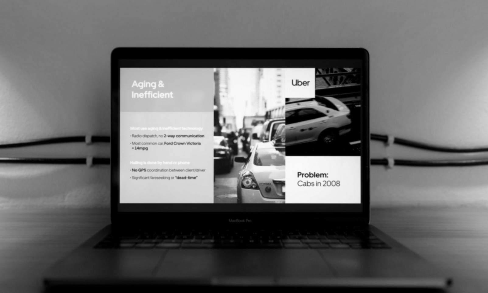 Studente che lavora su un progetto di modellazione 3D durante una sessione pratica del corso